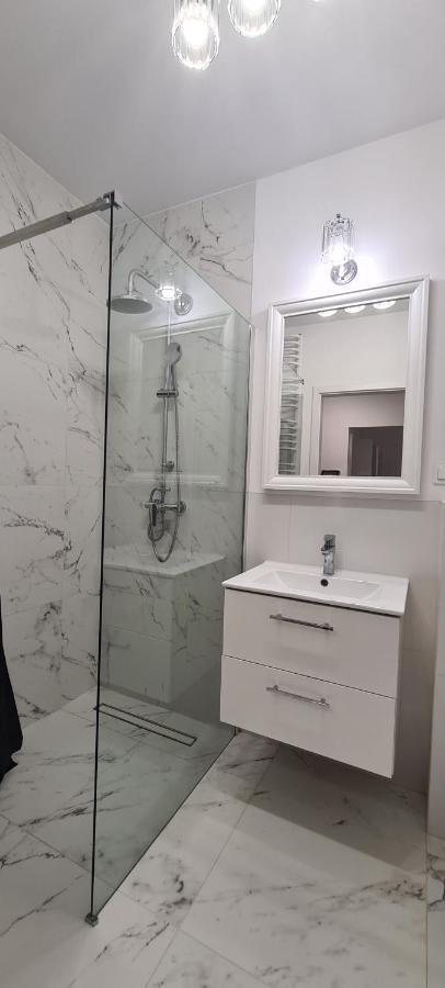 44 - Apartamenty Siedlce - Nowy Apartament W Centrum Przy Ul Czerwonego Krzyza Kültér fotó